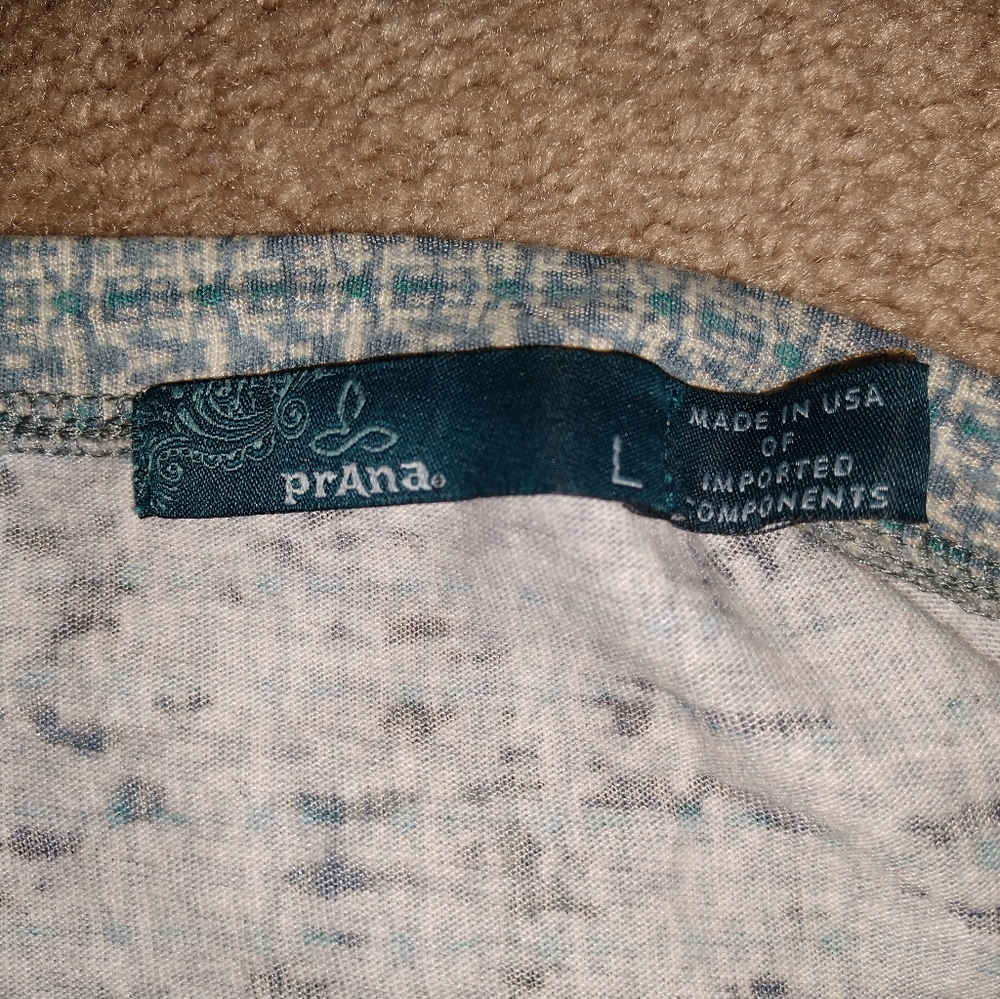 Like New Large Lightweight Long Sleeve Shirt - Picture 4 of 4